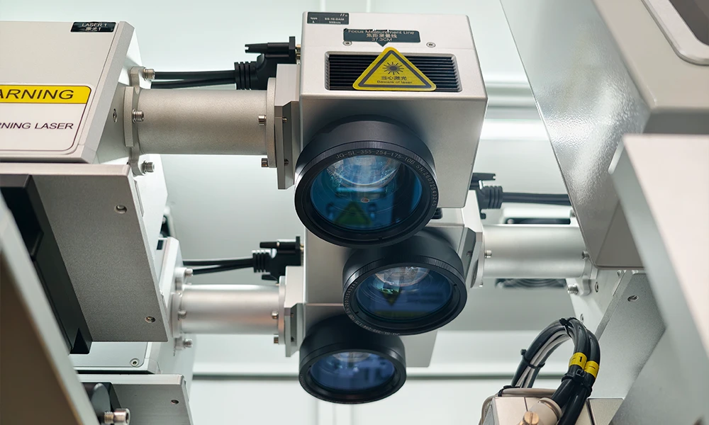 Three 200W fiber laser heads and high-precision scanning galvanometers on the TOB-F200W-T3