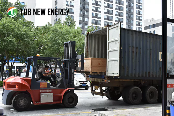 De productieapparatuur voor de lithium-ion Pouch Cell Pilot Line wordt verzonden